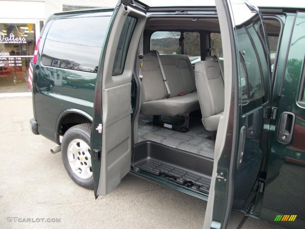 Medium Pewter Interior 2011 Chevrolet Express LT 1500 Passenger Van Photo #38975930