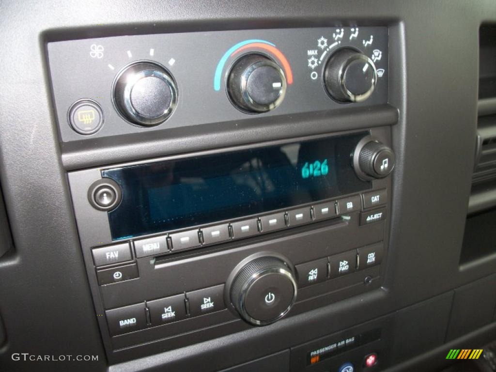 2011 Chevrolet Express LT 1500 Passenger Van Controls Photo #38976279