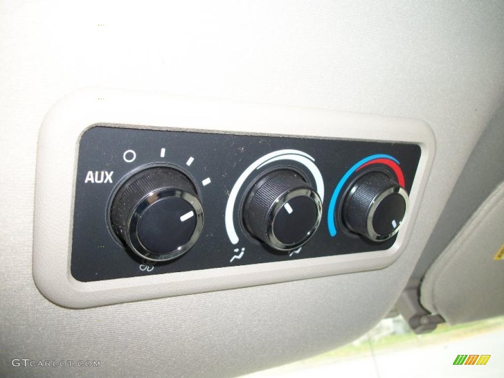 2011 Chevrolet Express LT 1500 Passenger Van Controls Photos