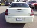Cool Vanilla White - 300 Touring Photo No. 4