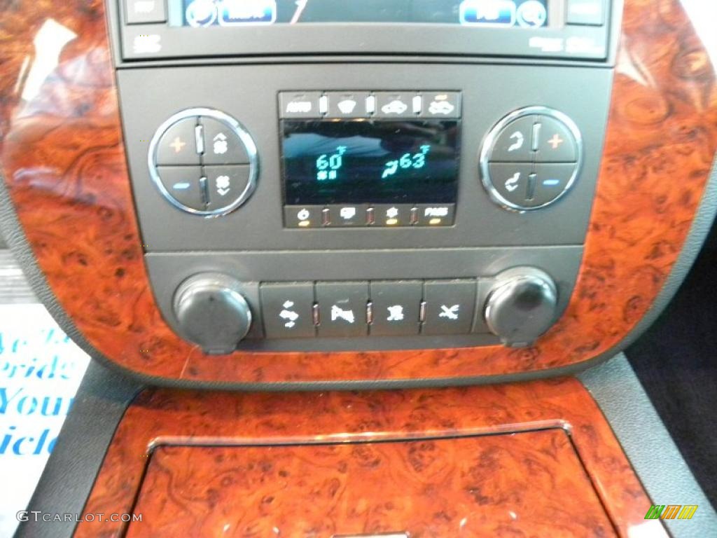 2010 Chevrolet Avalanche LTZ 4x4 Controls Photo #38978427