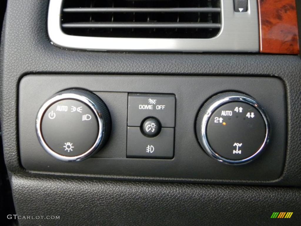 2010 Chevrolet Avalanche LTZ 4x4 Controls Photo #38978511
