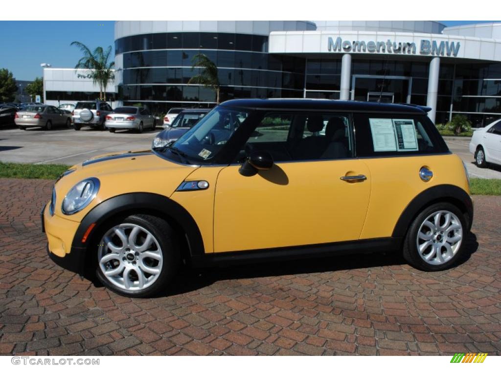 2007 Cooper S Hardtop - Mellow Yellow / Carbon Black/Black photo #2
