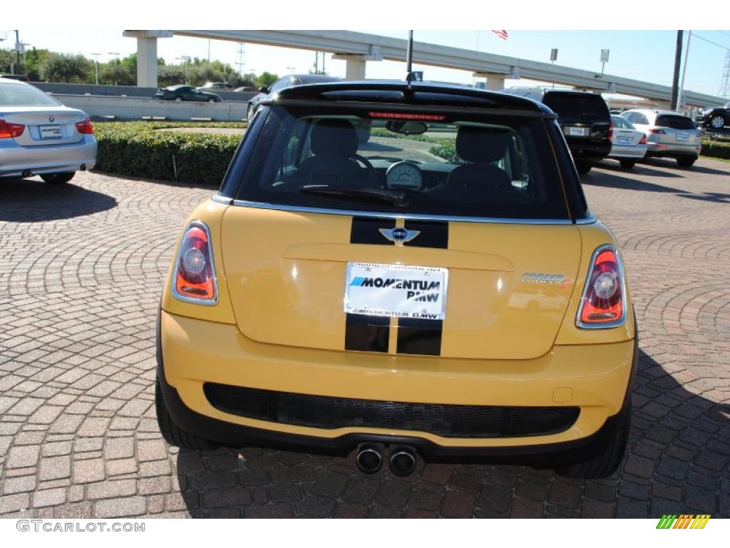 2007 Cooper S Hardtop - Mellow Yellow / Carbon Black/Black photo #4