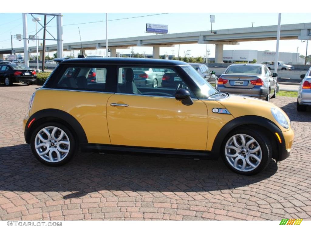 2007 Cooper S Hardtop - Mellow Yellow / Carbon Black/Black photo #6