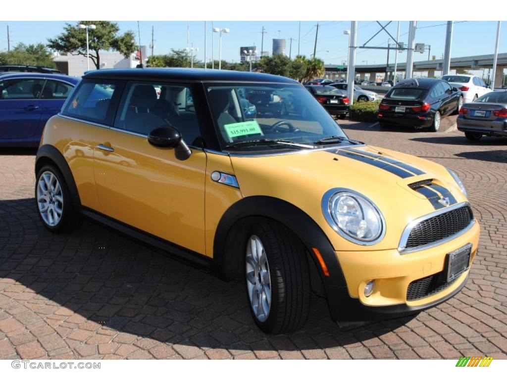 2007 Cooper S Hardtop - Mellow Yellow / Carbon Black/Black photo #7