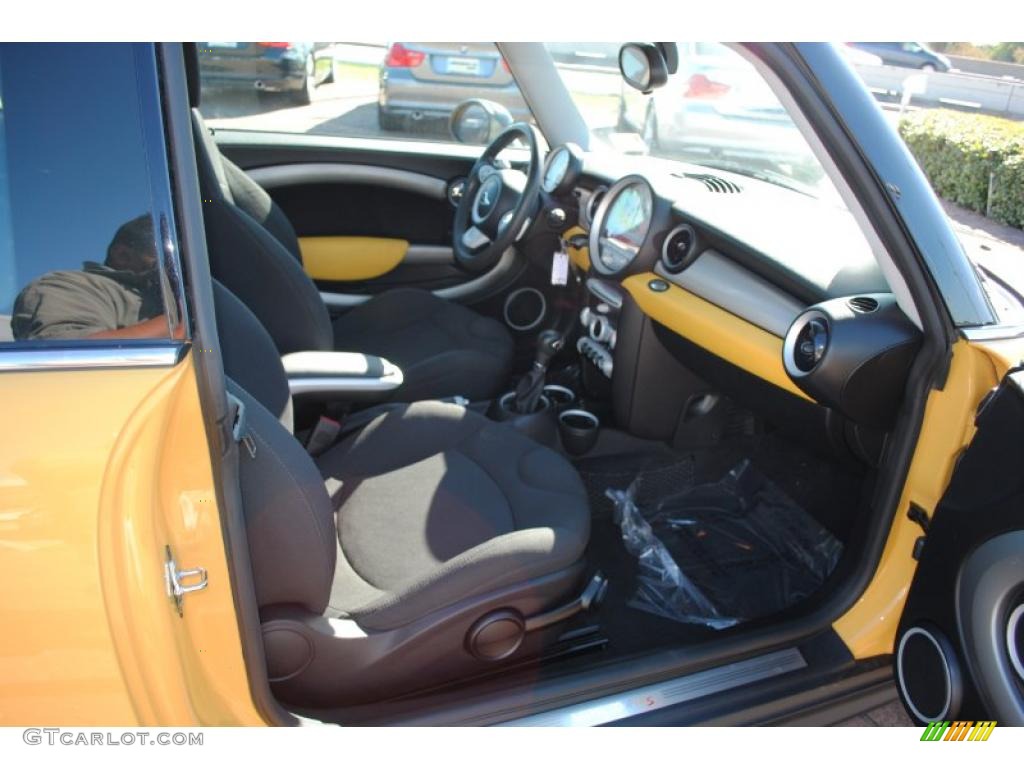 2007 Cooper S Hardtop - Mellow Yellow / Carbon Black/Black photo #9