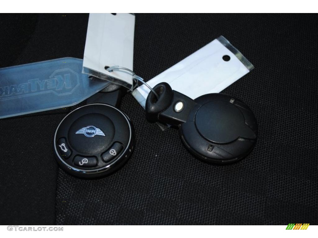 2007 Cooper S Hardtop - Mellow Yellow / Carbon Black/Black photo #20