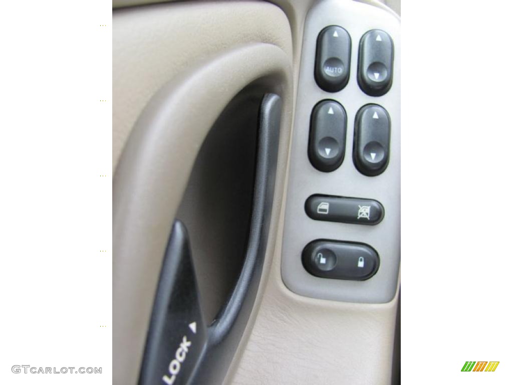 2006 Ford Escape XLT V6 4WD Controls Photo #38984805