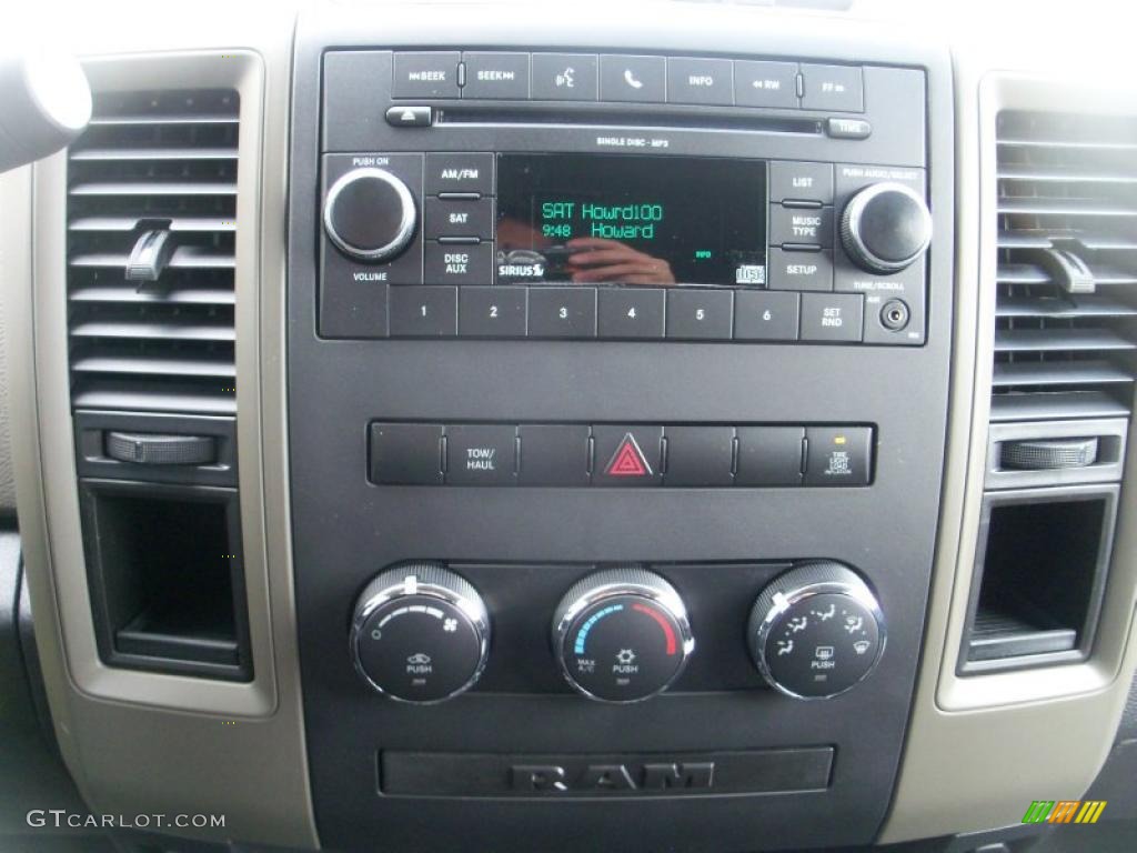 2011 Dodge Ram 2500 HD ST Crew Cab 4x4 Controls Photo #38985673