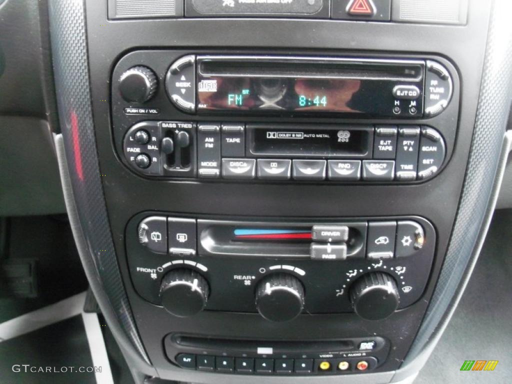 2007 Dodge Grand Caravan SXT Controls Photo #38988501