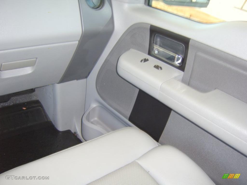 2006 F150 XL SuperCab - Oxford White / Medium/Dark Flint photo #9