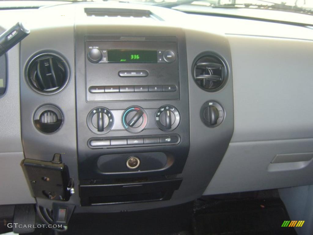 2006 F150 XL SuperCab - Oxford White / Medium/Dark Flint photo #10