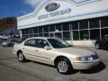 2002 Ivory Parchment Tri-Coat Lincoln Continental   photo #1