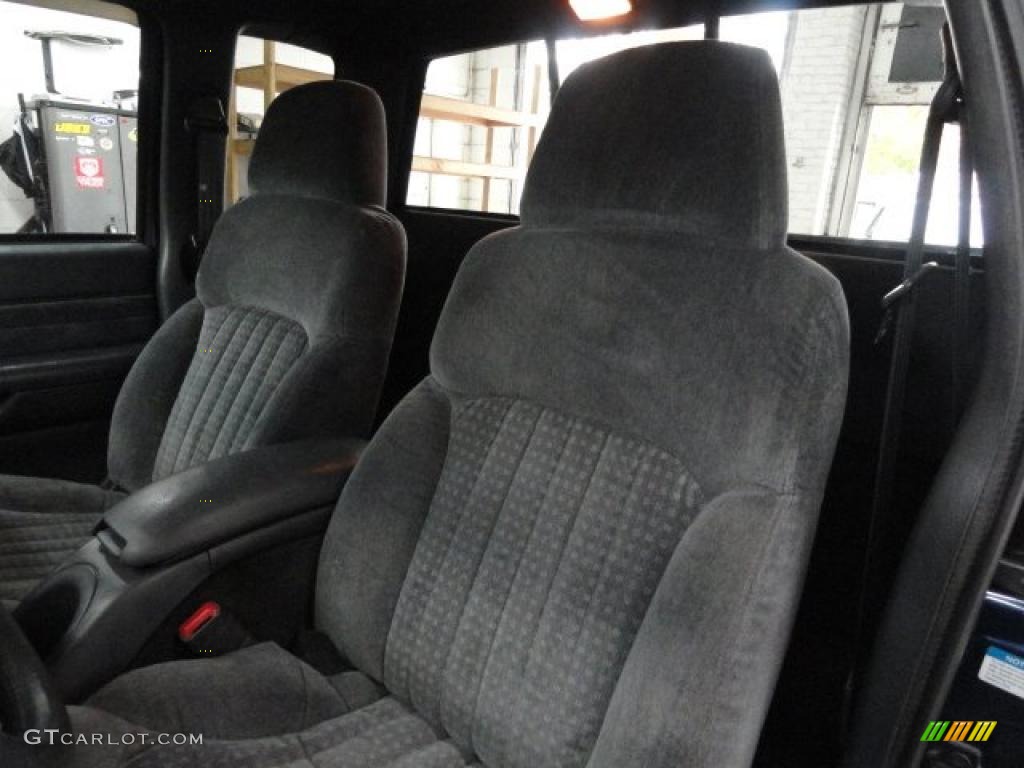 Medium Gray Interior 2001 Chevrolet S10 LS Extended Cab 4x4 Photo #38990429