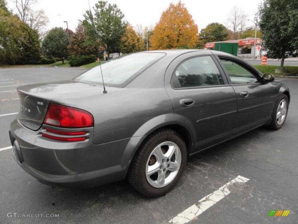 Graphite Metallic 2004 Dodge Stratus ES Sedan Exterior Photo #38990717