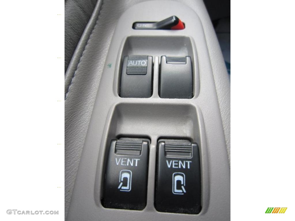2003 Honda Odyssey EX-L Controls Photo #38993937