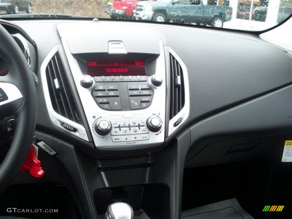 2011 GMC Terrain SLE Controls Photo #38994710