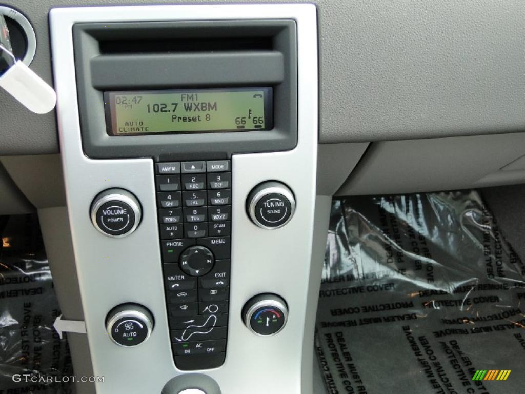 2010 Volvo XC70 T6 AWD Controls Photos