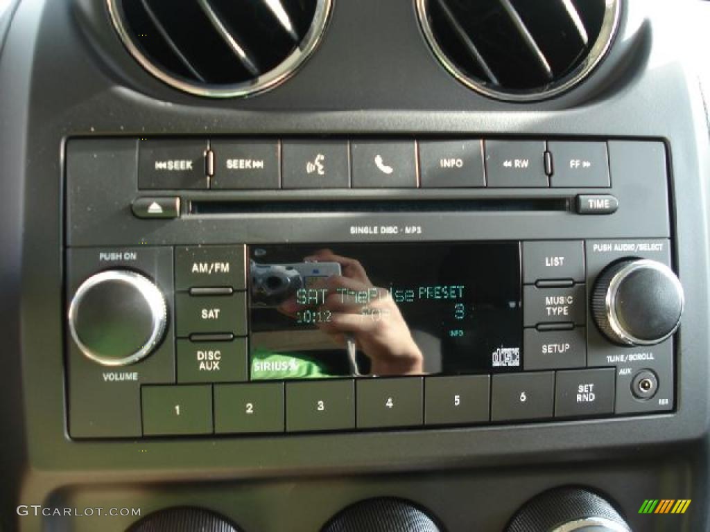 2011 Jeep Patriot Latitude Controls Photo #38996454