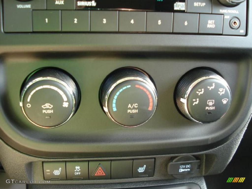 2011 Jeep Patriot Latitude Controls Photo #38996458
