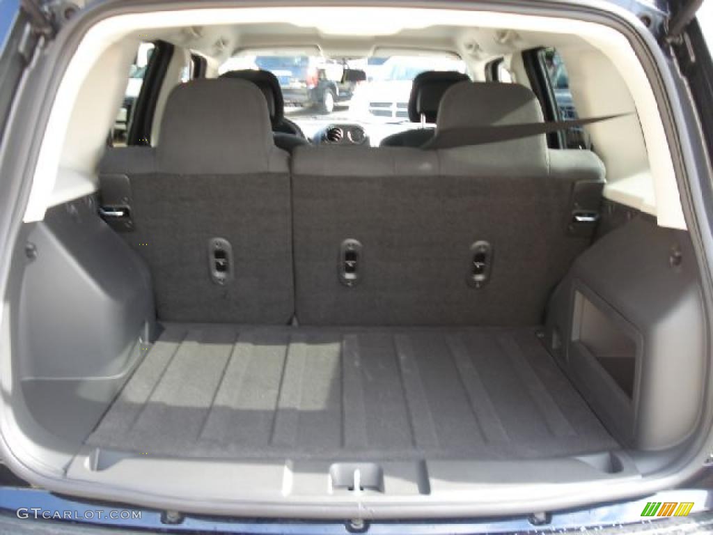 2011 Jeep Patriot Sport Trunk Photo #38996590