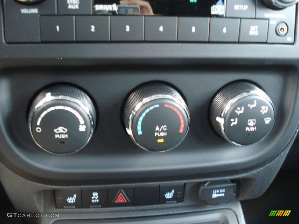 2011 Jeep Patriot Latitude 4x4 Controls Photo #38997118