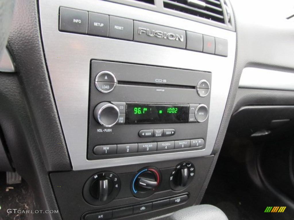2008 Ford Fusion SE Controls Photo #38998186