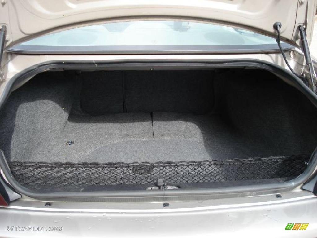 2003 Chevrolet Impala LS Trunk Photo #38999286