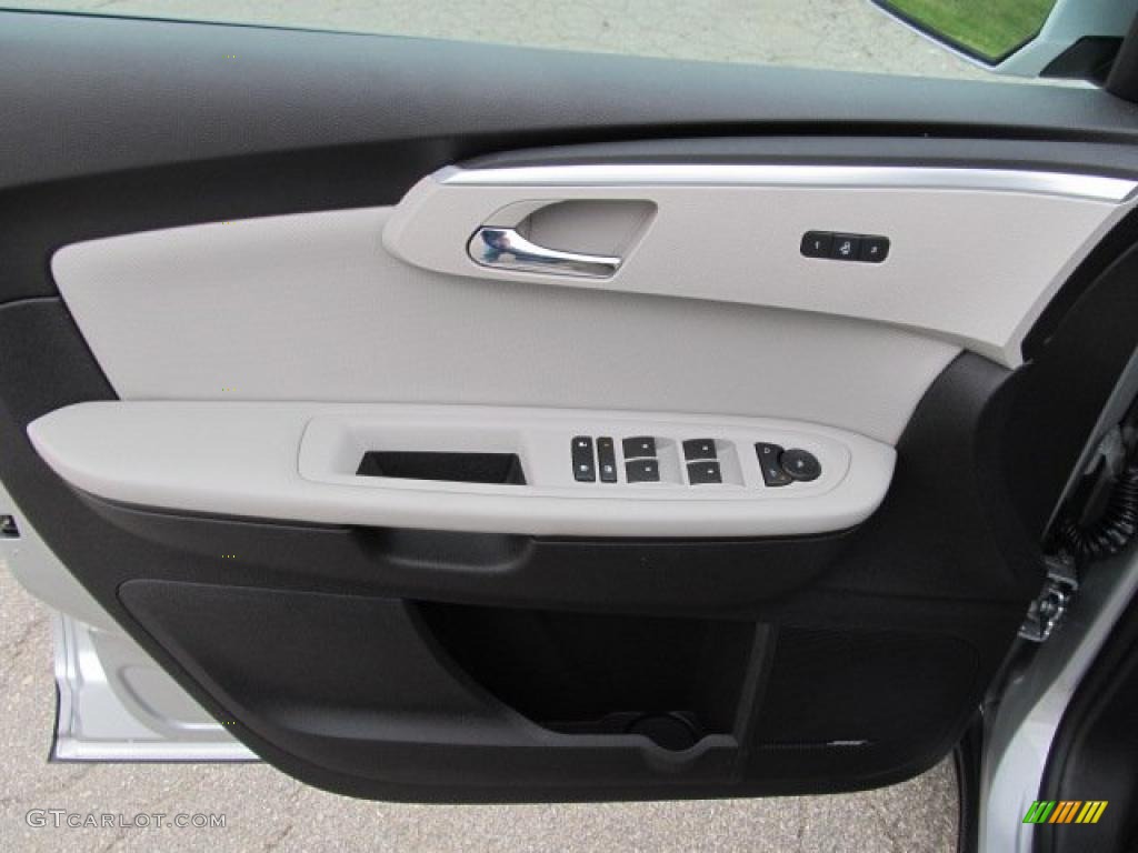 2011 Chevrolet Traverse LTZ AWD Light Gray/Ebony Door Panel Photo #39001358