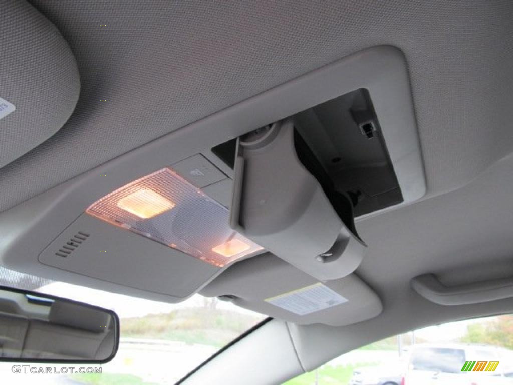 2010 VUE XE - Crystal Red Tintcoat / Gray photo #18