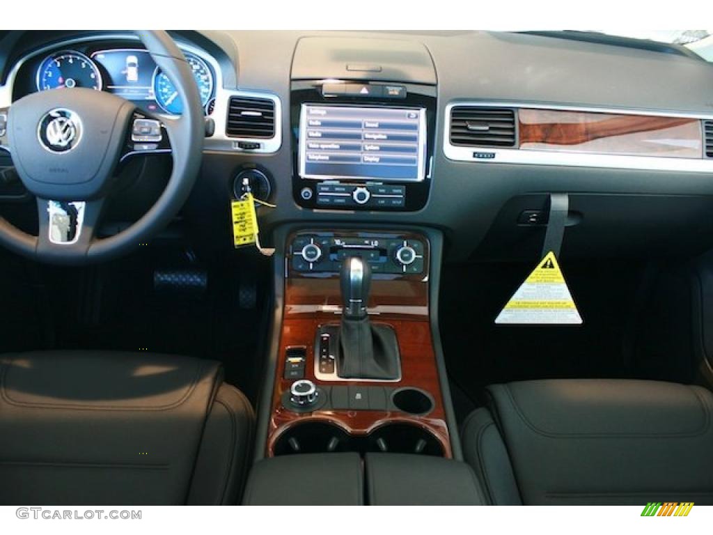 2011 Volkswagen Touareg VR6 FSI Lux 4XMotion Black Anthracite Dashboard Photo #39003866
