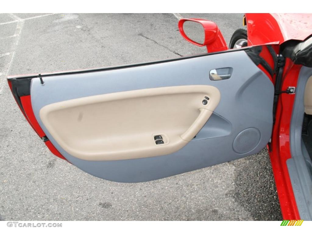 2006 Pontiac Solstice Roadster Steel/Sand Door Panel Photo #39005154