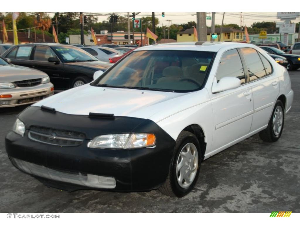1998 Altima GXE - Cloud White / Tan photo #4