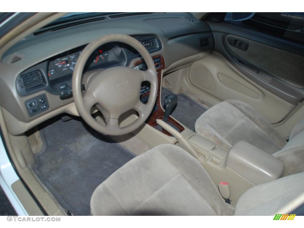 1998 Altima GXE - Cloud White / Tan photo #10
