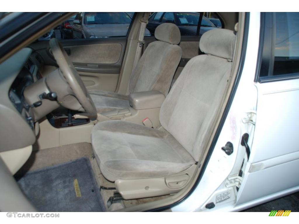 1998 Altima GXE - Cloud White / Tan photo #11