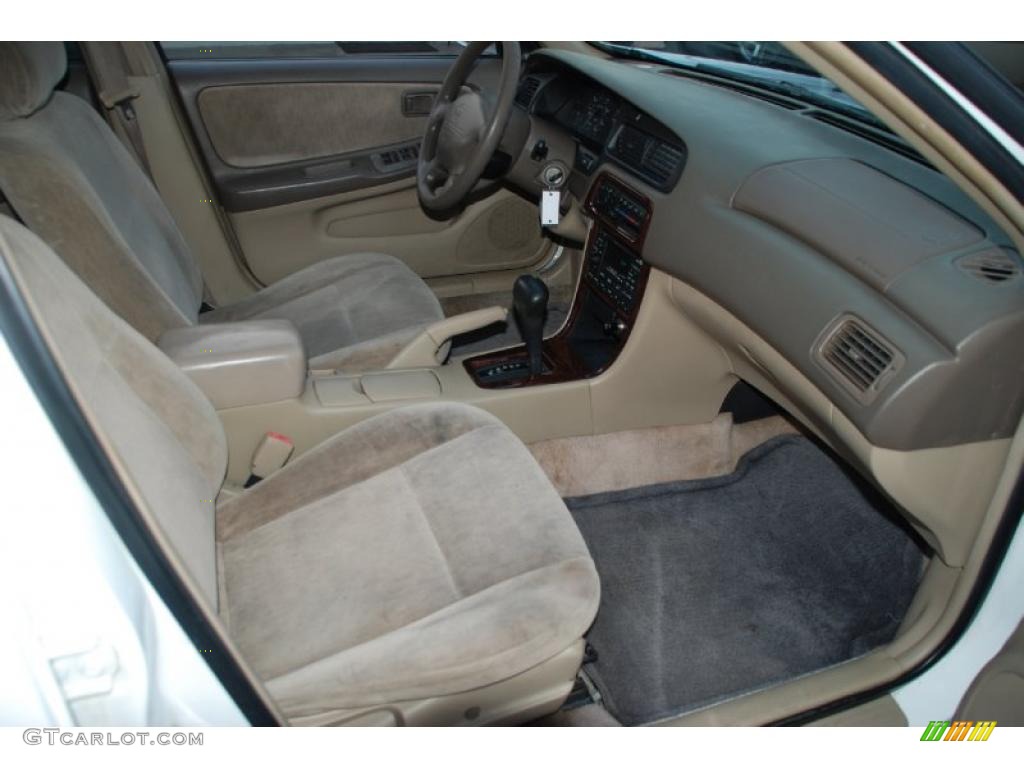 1998 Altima GXE - Cloud White / Tan photo #17