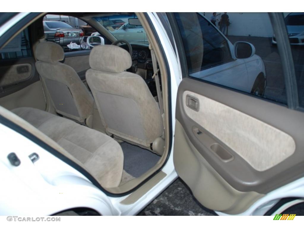 1998 Altima GXE - Cloud White / Tan photo #18