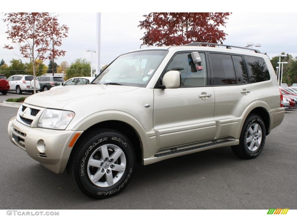 2005 Mitsubishi Montero Limited 4x4 Exterior Photos