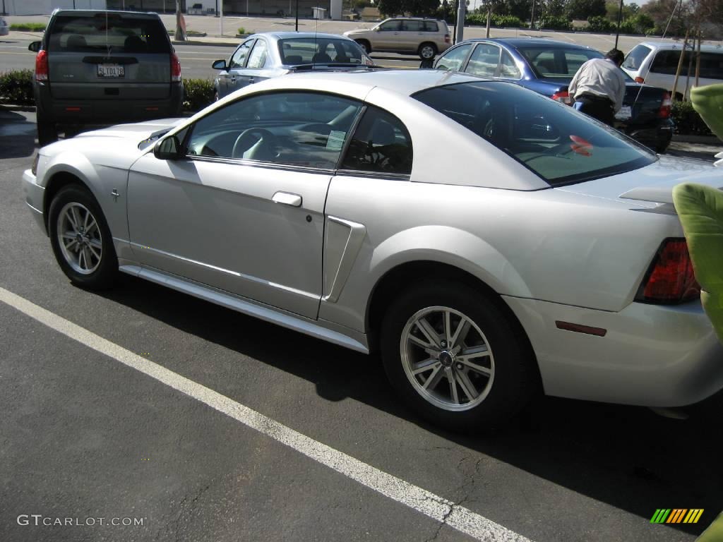 2003 Mustang V6 Coupe - Silver Metallic / Medium Graphite photo #5