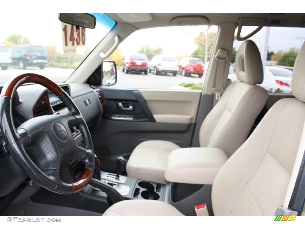 Tan Interior 2005 Mitsubishi Montero Limited 4x4 Photo #39013159