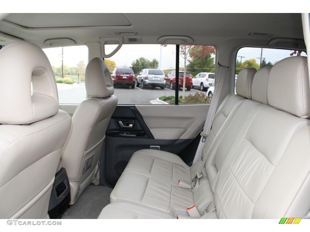 Tan Interior 2005 Mitsubishi Montero Limited 4x4 Photo #39013179