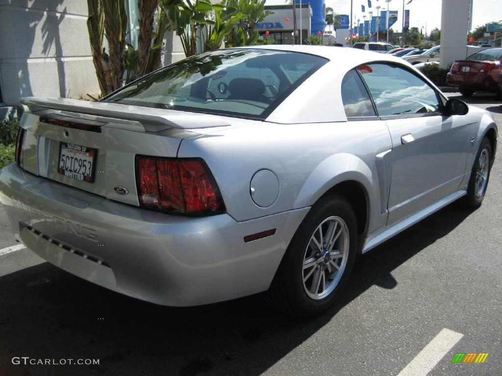 2003 Mustang V6 Coupe - Silver Metallic / Medium Graphite photo #7