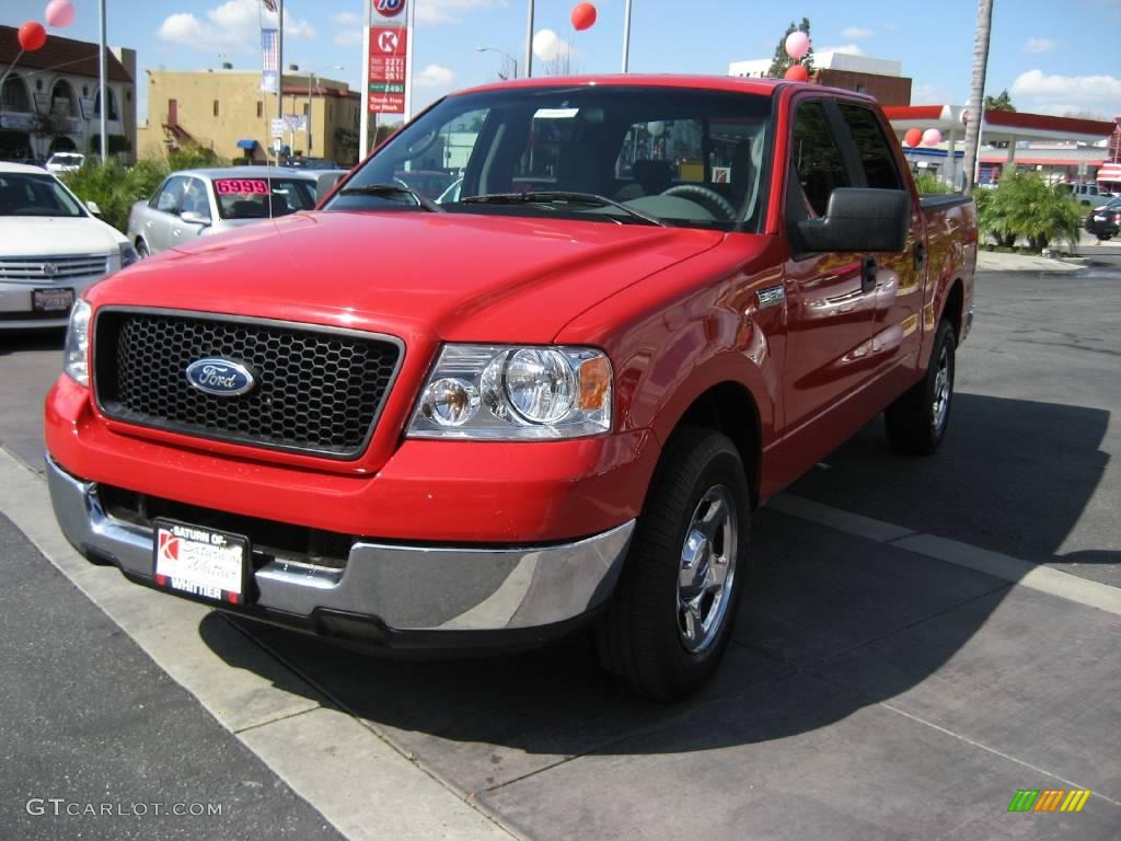 2005 F150 XLT SuperCrew - Bright Red / Medium Flint Grey photo #3