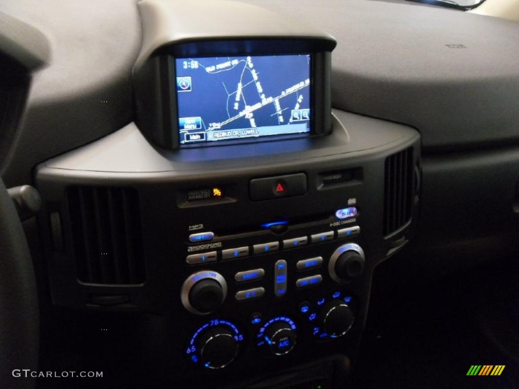 2011 Mitsubishi Endeavor SE Navigation Photo #39015099