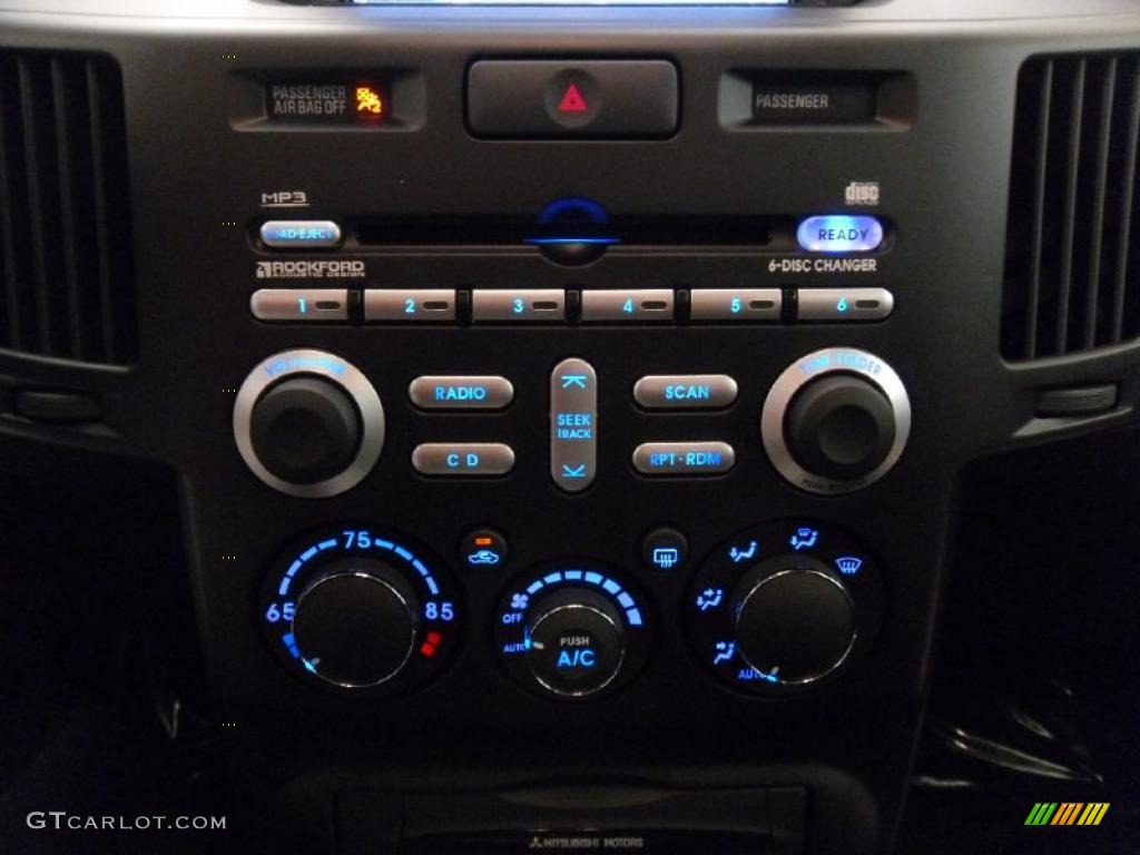 2011 Mitsubishi Endeavor SE Controls Photo #39015115