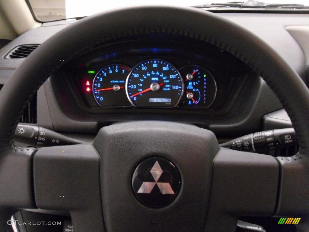 2011 Mitsubishi Endeavor SE Steering Wheel Photos