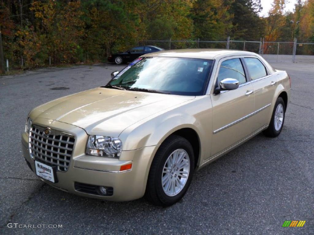 White Gold Pearlcoat Chrysler 300