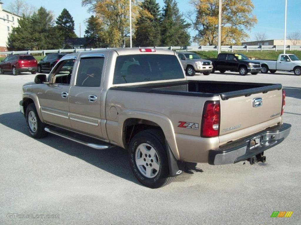 2005 Silverado 1500 Z71 Crew Cab 4x4 - Sandstone Metallic / Tan photo #2