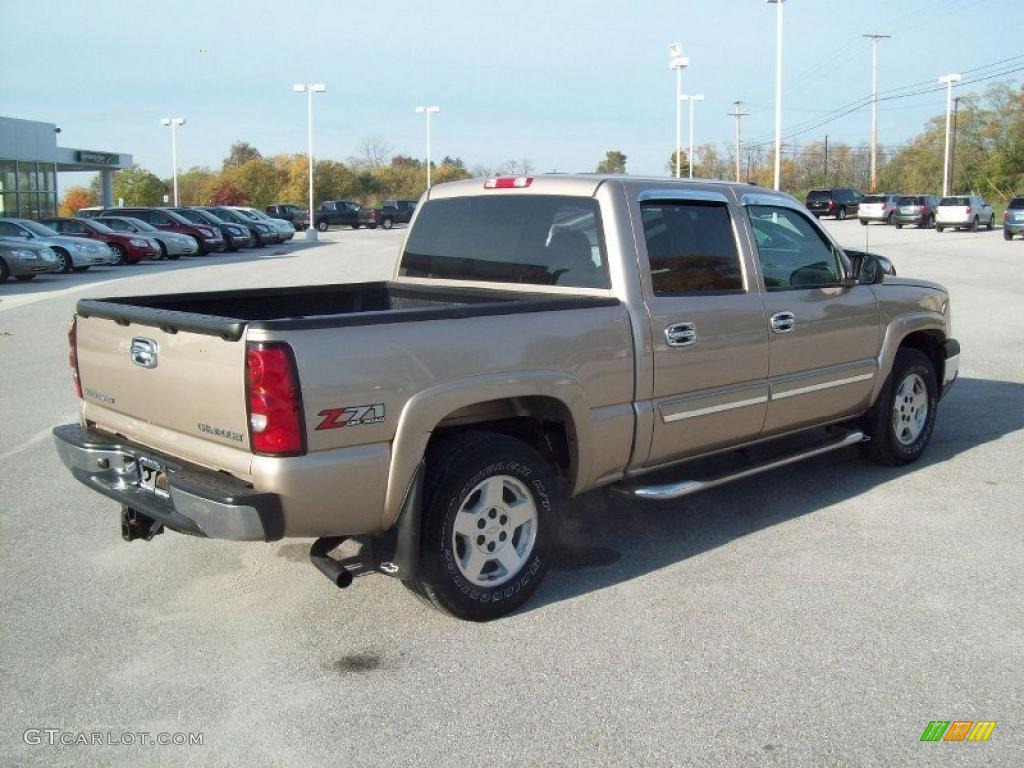 2005 Silverado 1500 Z71 Crew Cab 4x4 - Sandstone Metallic / Tan photo #11